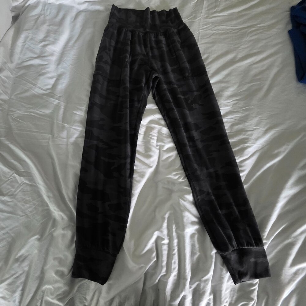 Athelta women's camo joggers size XS
